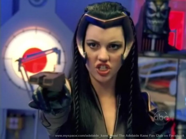 Adelaide Kane Fotoğrafı