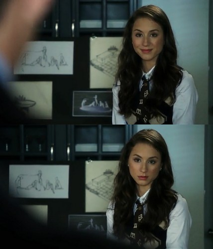 Troian Bellisario Fotoğrafı