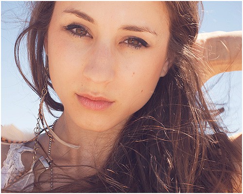 Troian Bellisario Fotoğrafı