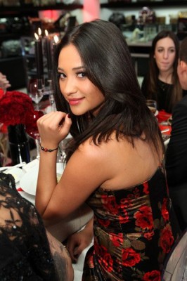 Shay Mitchell Fotoğrafı