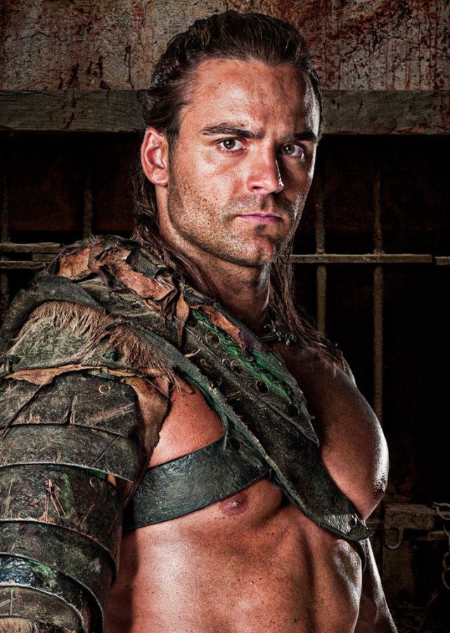Dustin Clare Fotoğrafı