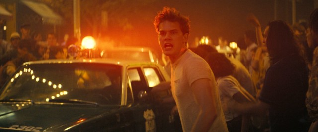 Jeremy Irvine Fotoğrafı