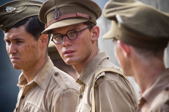 Jeremy Irvine Fotoğrafı