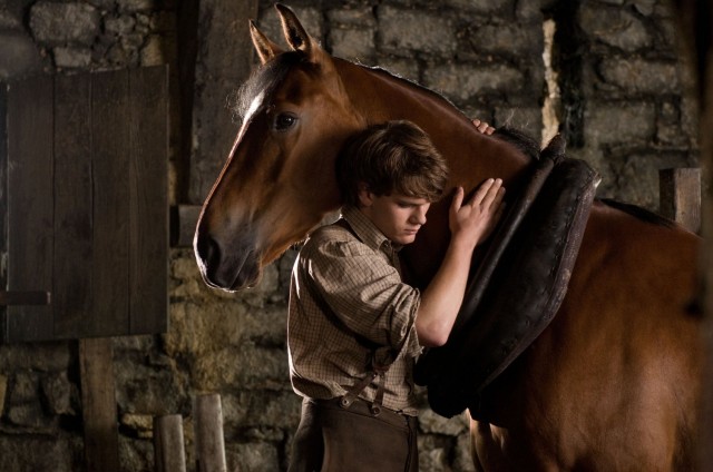 Jeremy Irvine Fotoğrafı