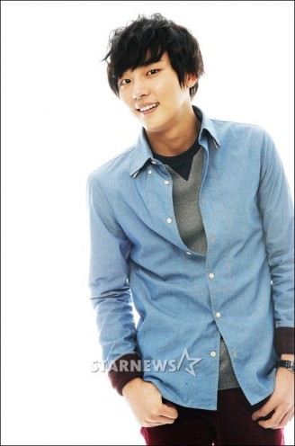 Yoon Si Yoon Fotoğrafı