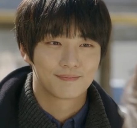 Yoon Si Yoon Fotoğrafı