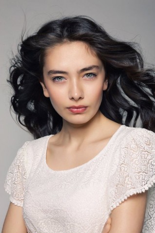 Neslihan Atagül Fotoğrafı