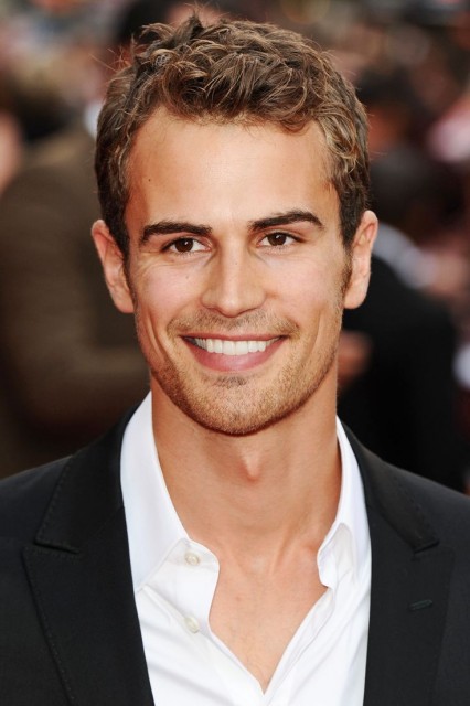 Theo James Fotoğrafları 49