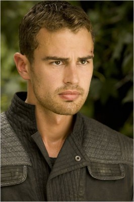 Theo James Fotoğrafları 52