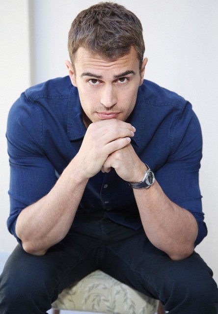 Theo James Fotoğrafları 57