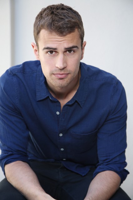 Theo James Fotoğrafları 58