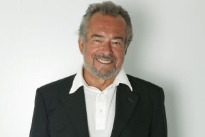 Güneri Cıvaoğlu Fotoğrafı