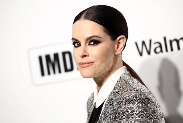 Emily Hampshire Fotoğrafı