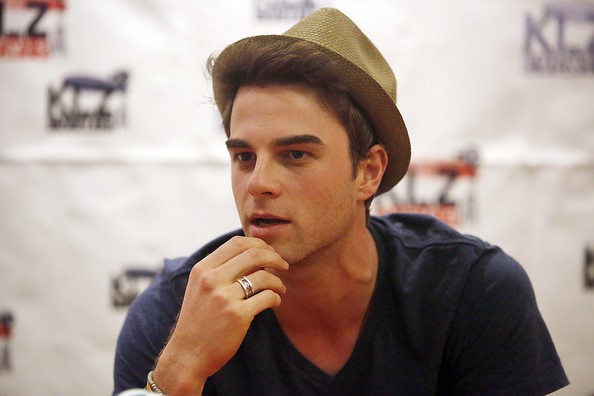 Nathaniel Buzolic Fotoğrafları 20