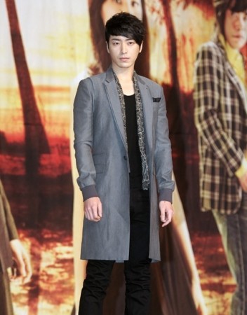 Lee Joon Hyuk Fotoğrafı