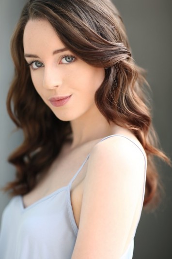 Kacey Rohl Fotoğrafları 20