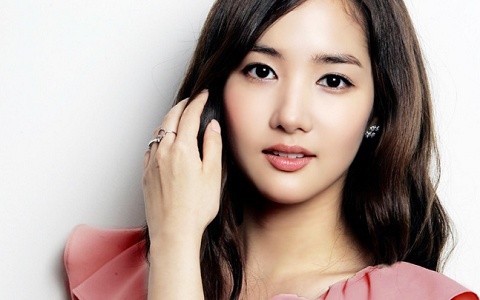 Park Min-young Fotoğrafı