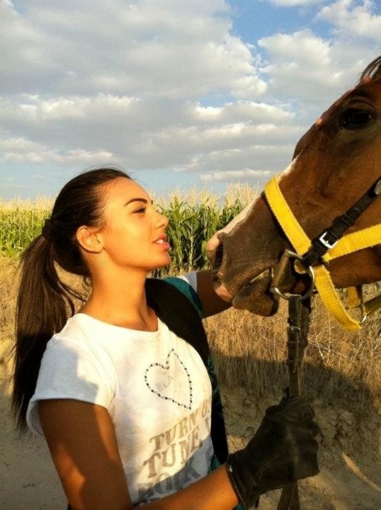 Tuvana Türkay Fotoğrafı