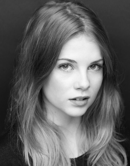 Lucy Boynton Fotoğrafı