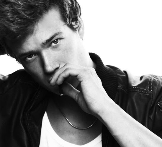 Ed Speleers Fotoğrafları 12