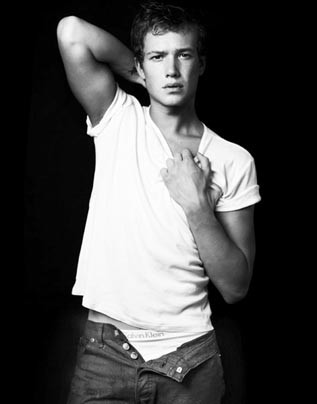 Ed Speleers Fotoğrafları 17