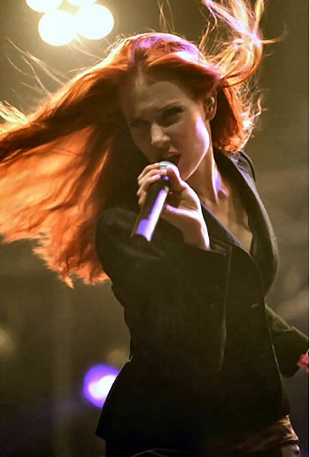 Simone Simons Fotoğrafı