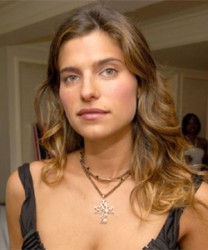Lake Bell Fotoğrafı