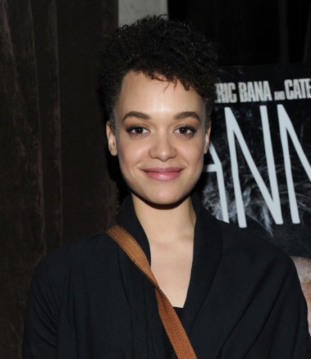 Britne Oldford Fotoğrafı