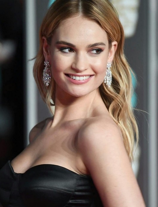 Lily James Fotoğrafları 71