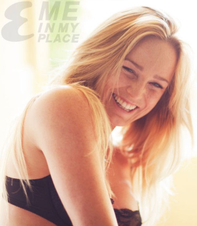 Caity Lotz Fotoğrafı