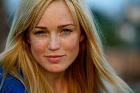 Caity Lotz Fotoğrafı