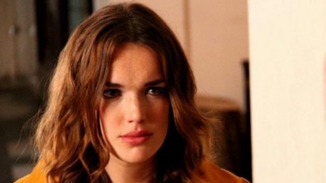 Elizabeth Henstridge Fotoğrafı