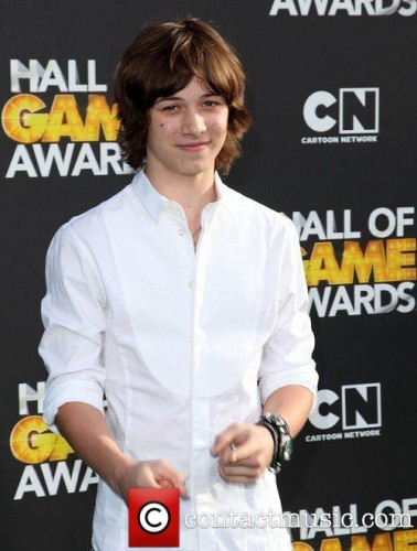 Leo Howard Fotoğrafı