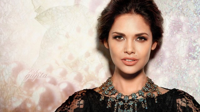 Esha Gupta Fotoğrafları 46