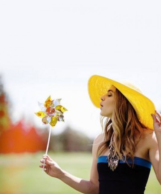 Katelyn Tarver Fotoğrafı