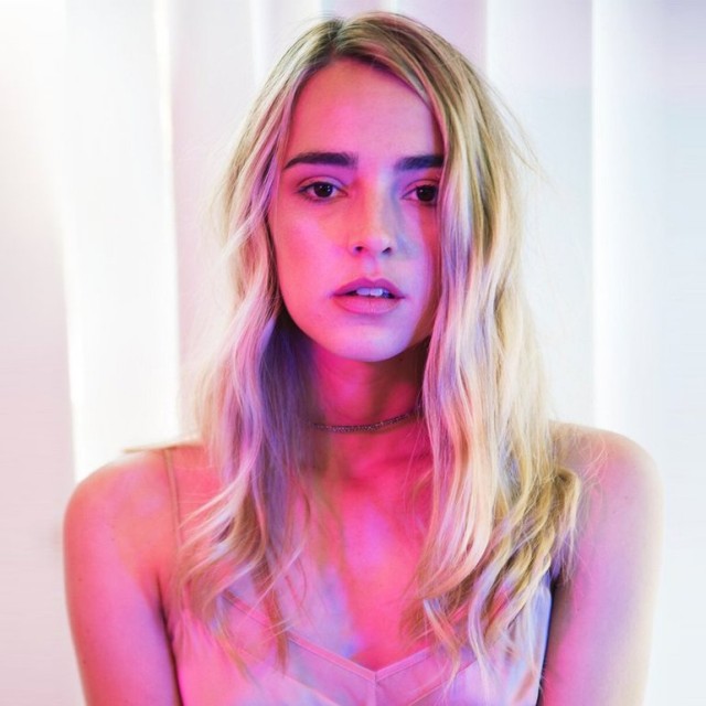 Katelyn Tarver Fotoğrafı