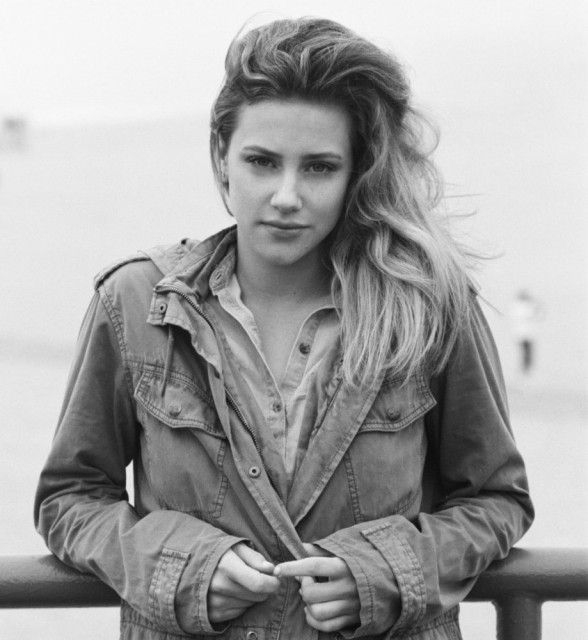 Lili Reinhart Fotoğrafı
