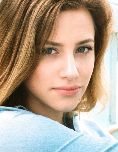 Lili Reinhart Fotoğrafı