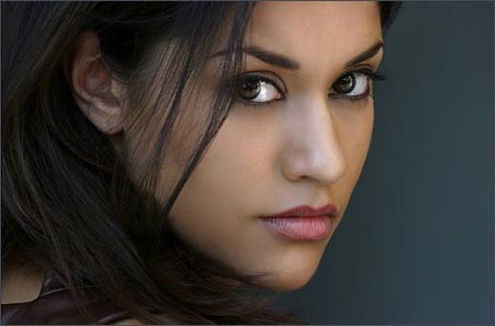 Janina Gavankar Fotoğrafları 6