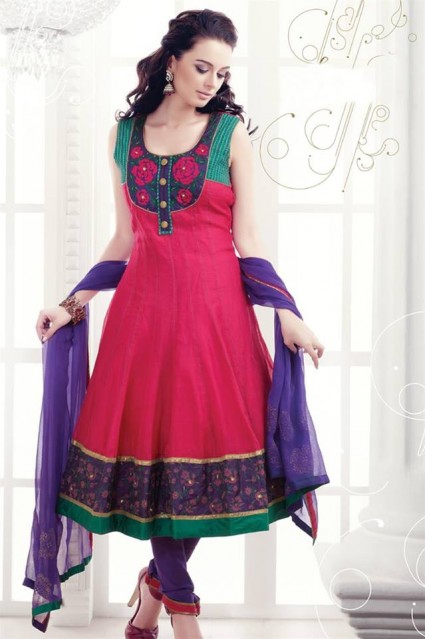 Evelyn Sharma Fotoğrafı