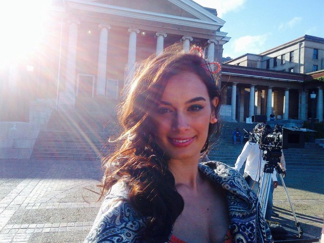 Evelyn Sharma Fotoğrafı