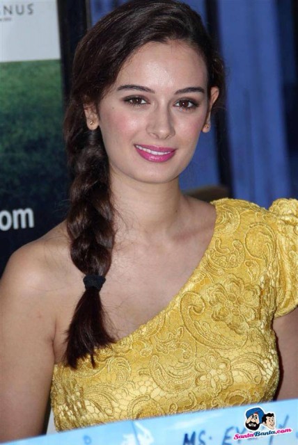 Evelyn Sharma Fotoğrafı