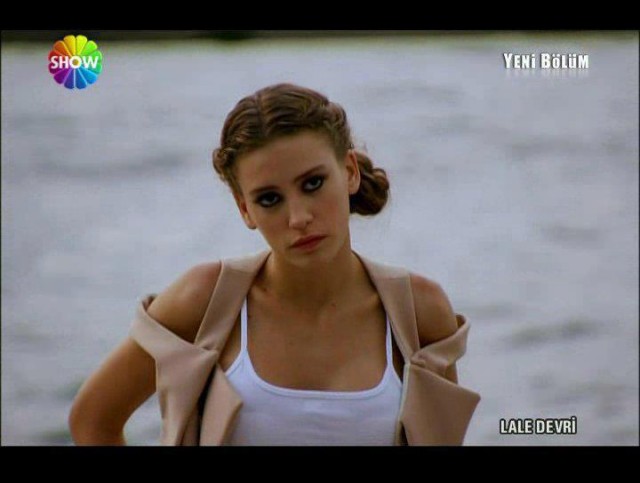 Serenay Sarıkaya Fotoğrafı