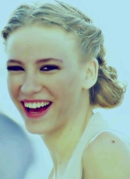 Serenay Sarıkaya Fotoğrafı
