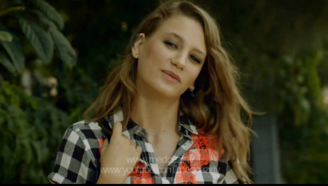 Serenay Sarıkaya Fotoğrafı