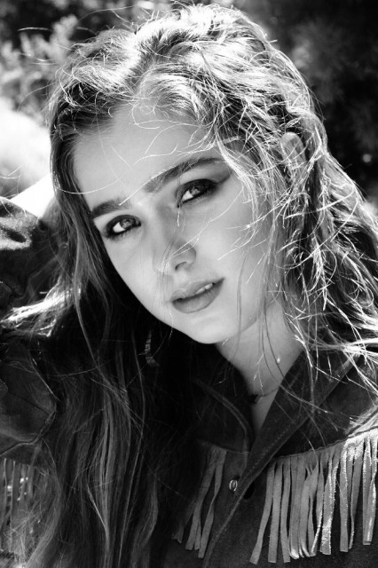Haley Lu Richardson Fotoğrafı