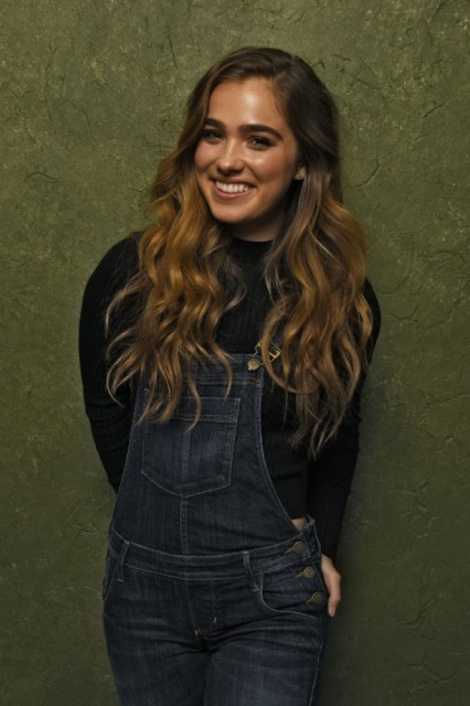 Haley Lu Richardson Fotoğrafı
