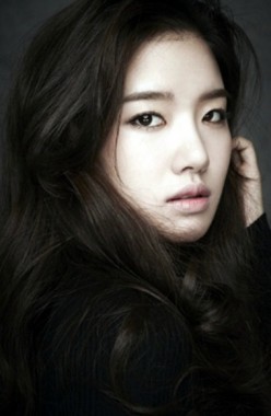 Jo Yoon-seo Fotoğrafı