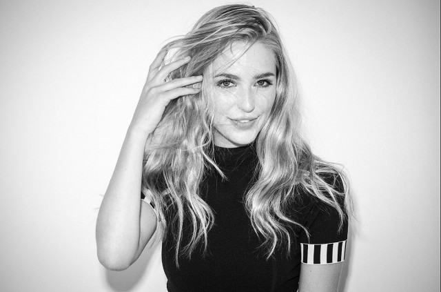 Jessica Rothe Fotoğrafı