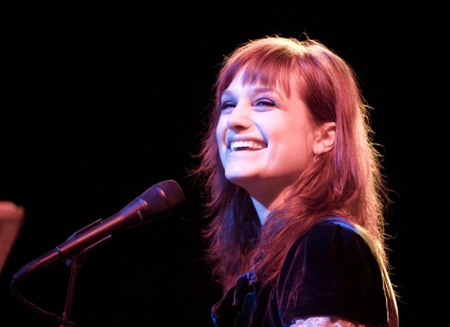 Alison Sudol Fotoğrafı